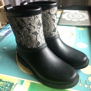[Ugg] Black Ankle Rain Boots